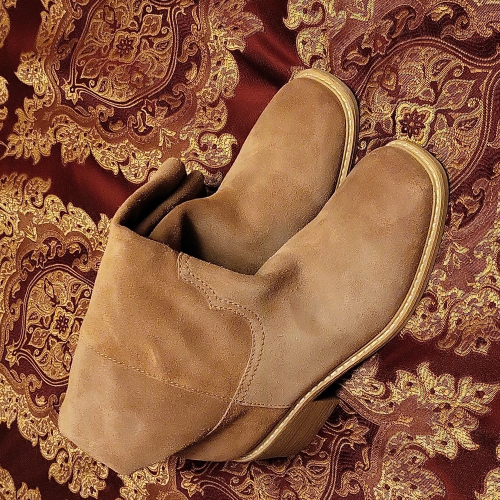 Women suede boots